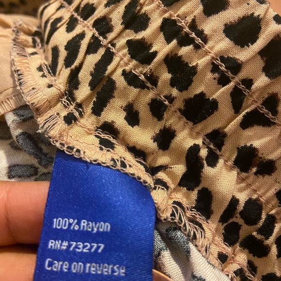 NWT Women’s midrise leopard print shorts - Picture 5 of 7